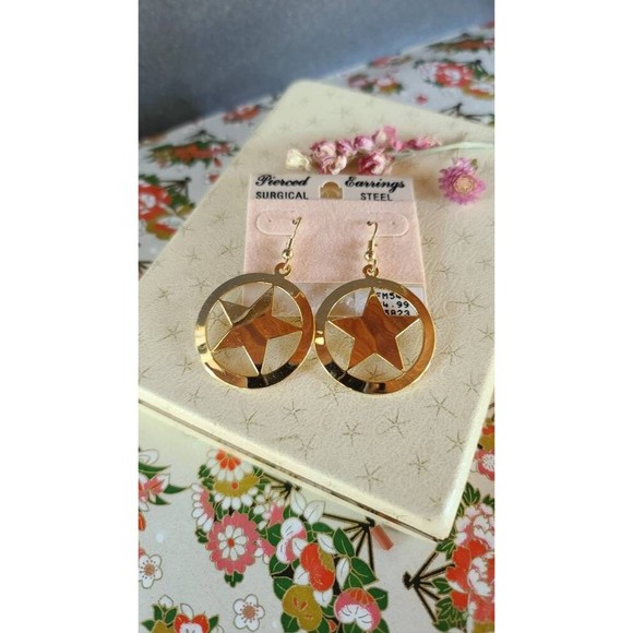 Vintage Star Dangling Earrings - Picture 6 of 10